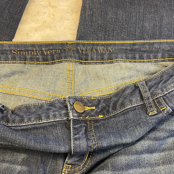 Simply Vera Vera Wang Pants Size 14 Jeans Roll Cut Capri Beautiful Darker Wash - Picture 5 of 11